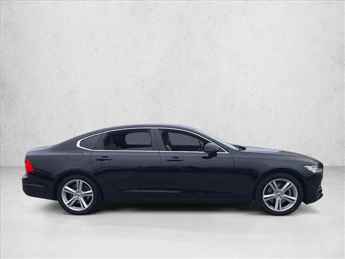 2018 Volvo S90 T5 Momentum