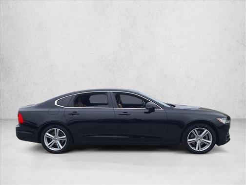 2018 Volvo S90 T5 Momentum