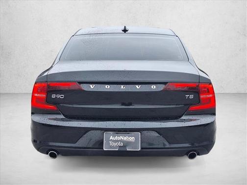 2018 Volvo S90 T5 Momentum