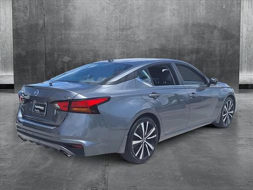 2022 Nissan Altima SR FWD