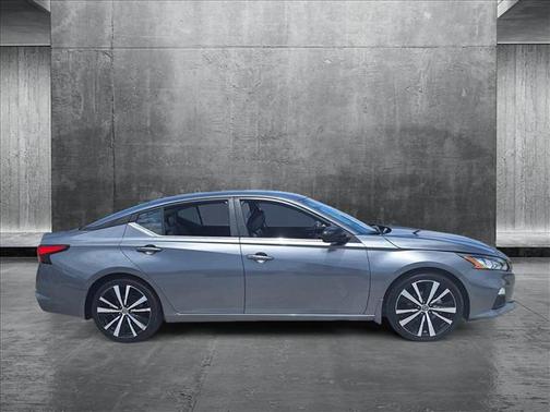 2022 Nissan Altima SR FWD