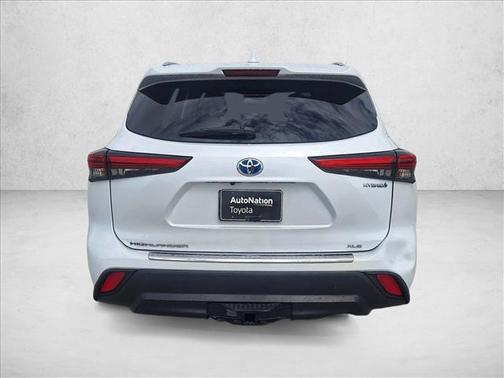 Wind Chill Pearl 2022 Toyota Highlander Hybrid XLE