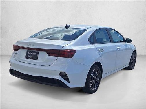 Snow White Pearl 2023 Kia Forte LXS