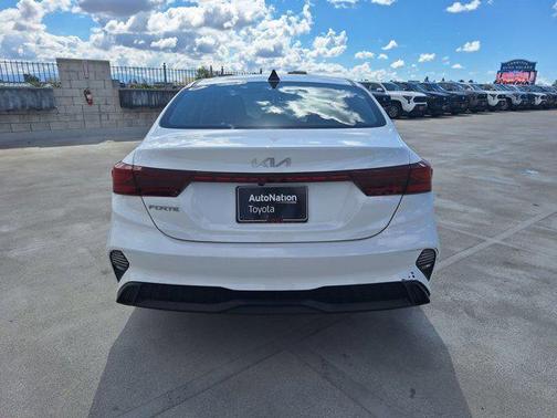 Snow White Pearl 2023 Kia Forte LXS