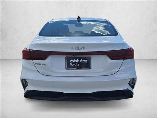 Snow White Pearl 2023 Kia Forte LXS