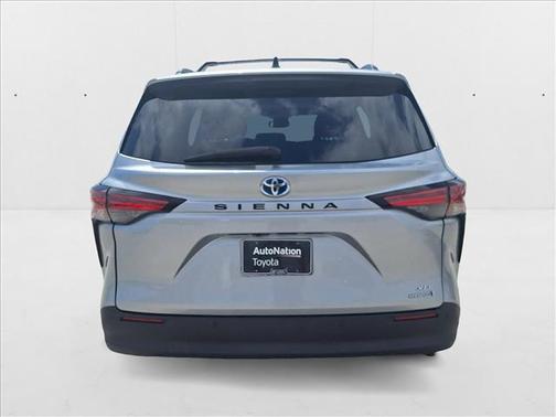 2021 Toyota Sienna XLE 8 Passenger