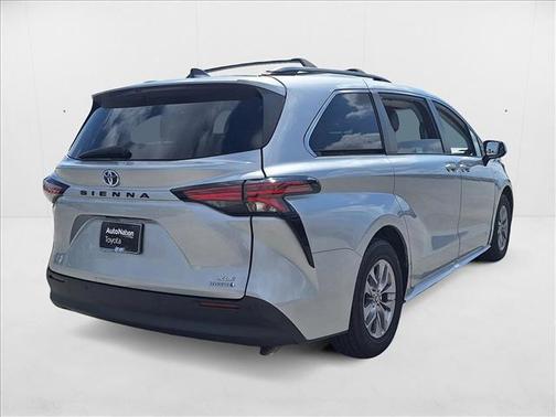2021 Toyota Sienna XLE 8 Passenger