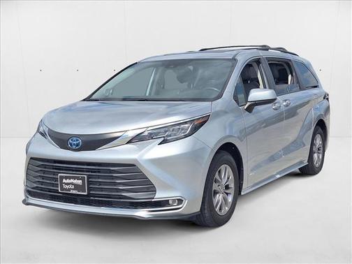 2021 Toyota Sienna XLE 8 Passenger