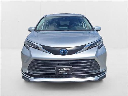 2021 Toyota Sienna XLE 8 Passenger
