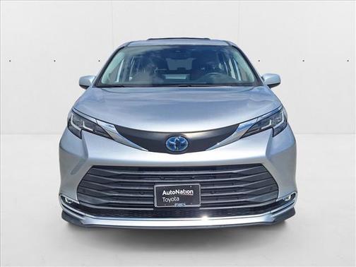 2021 Toyota Sienna XLE 8 Passenger