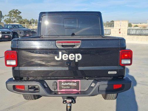 2022 Jeep Gladiator Overland