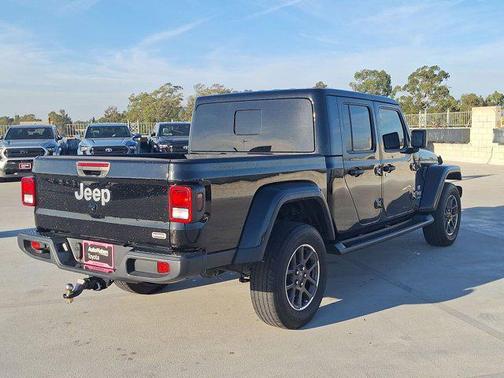 2022 Jeep Gladiator Overland