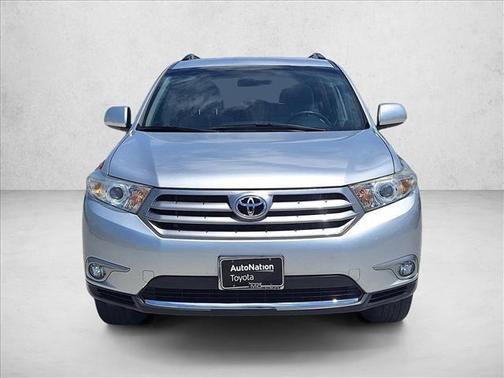 Classic Silver Metallic 2013 Toyota Highlander SE