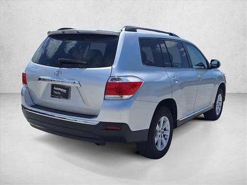 Classic Silver Metallic 2013 Toyota Highlander SE