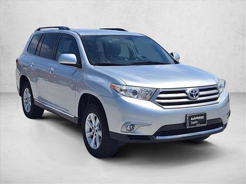 Classic Silver Metallic 2013 Toyota Highlander SE