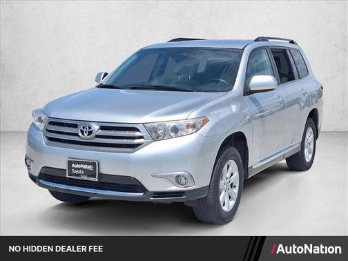 Classic Silver Metallic 2013 Toyota Highlander SE