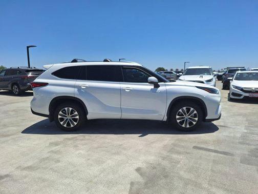 2021 Toyota Highlander Hybrid XLE