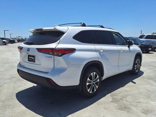 2021 Toyota Highlander Hybrid XLE