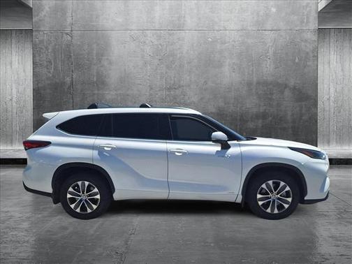 2021 Toyota Highlander Hybrid XLE
