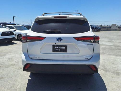 2021 Toyota Highlander Hybrid XLE