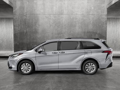 2025 Toyota Sienna LE