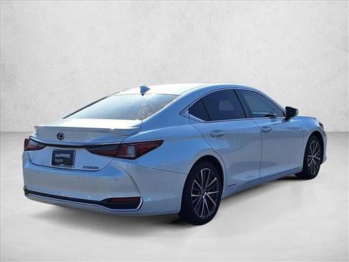 2022 Lexus ES 300h Base