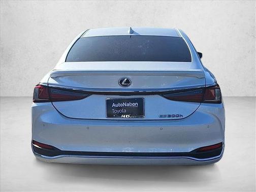 2022 Lexus ES 300h Base