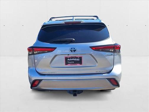 2023 Toyota Highlander Hybrid Platinum