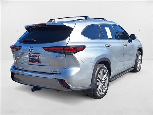 2023 Toyota Highlander Hybrid Platinum