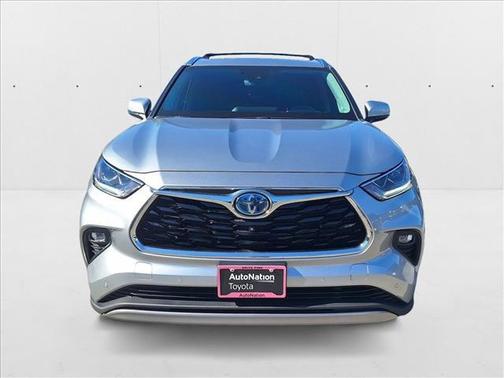 2023 Toyota Highlander Hybrid Platinum