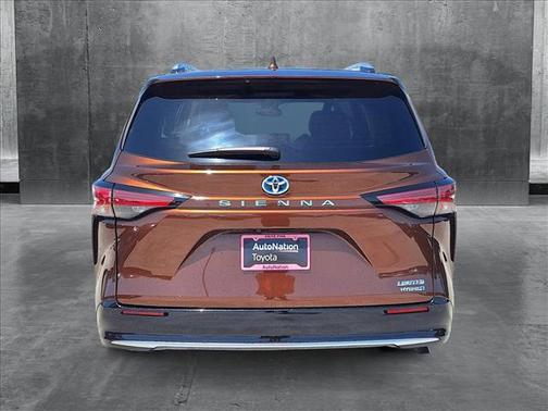 2022 Toyota Sienna Limited 7-Passenger