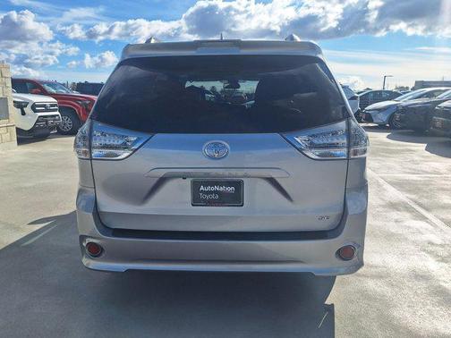 2018 Toyota Sienna SE