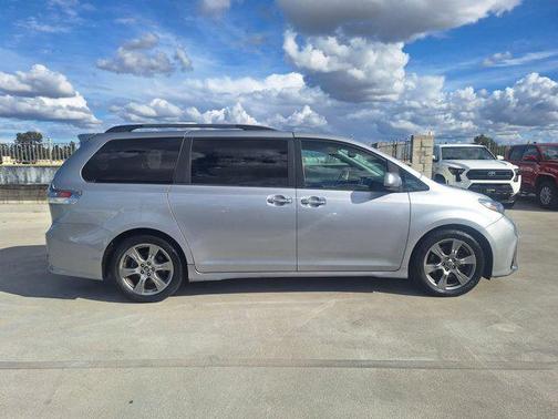 2018 Toyota Sienna SE