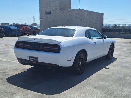 White Knuckle Clearcoat 2018 Dodge Challenger SXT