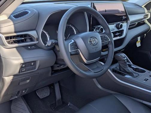 2025 Toyota Highlander XLE