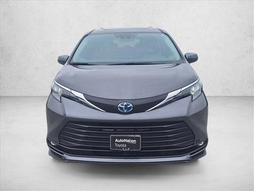Magnetic Gray Metallic 2025 Toyota Sienna XLE