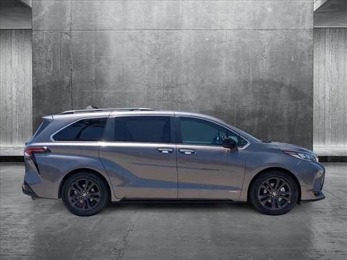 2021 Toyota Sienna XSE 7 Passenger