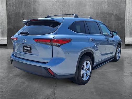 2022 Toyota Highlander LE