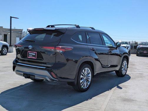 2025 Toyota Highlander Platinum