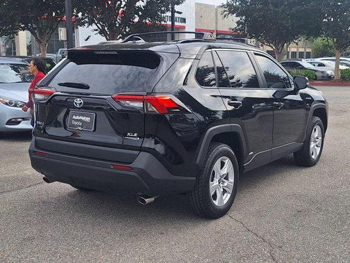 2021 Toyota RAV4 Hybrid XLE
