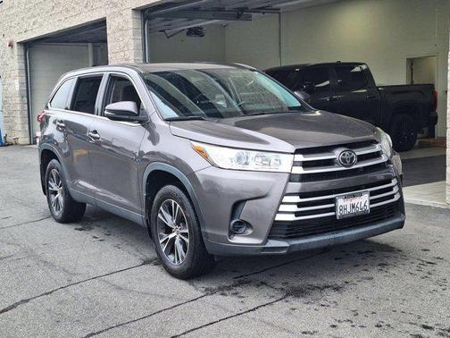2019 Toyota Highlander LE I4