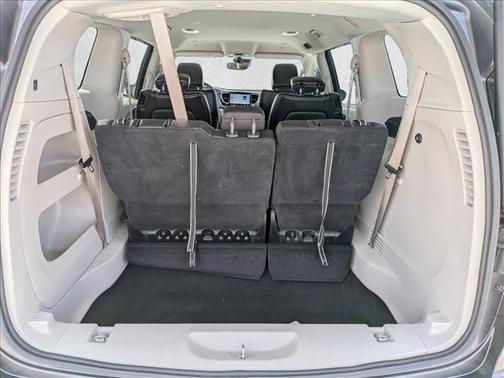Granite Crystal Metallic Clearcoat 2022 Chrysler Pacifica Touring L