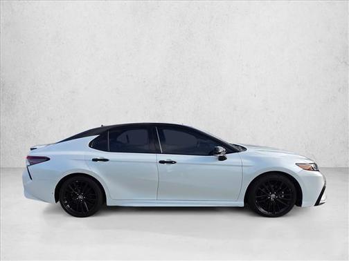 Wind Chill Pearl/Midnight Black Metallic 2022 Toyota Camry XSE