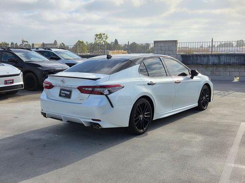Wind Chill Pearl/Midnight Black Metallic 2022 Toyota Camry XSE