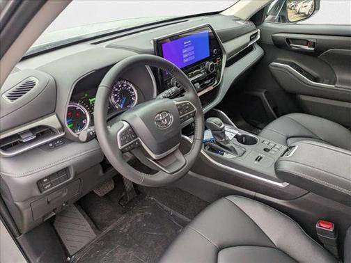 2025 Toyota Highlander Hybrid XLE