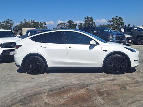2021 Tesla Model Y Standard Range Rear-Wheel Drive