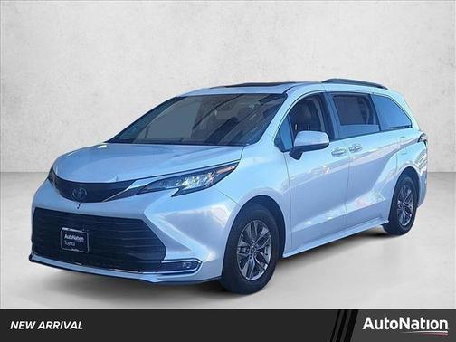 2023 Toyota Sienna XLE
