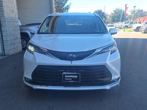 2023 Toyota Sienna XLE