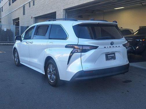 2023 Toyota Sienna XLE