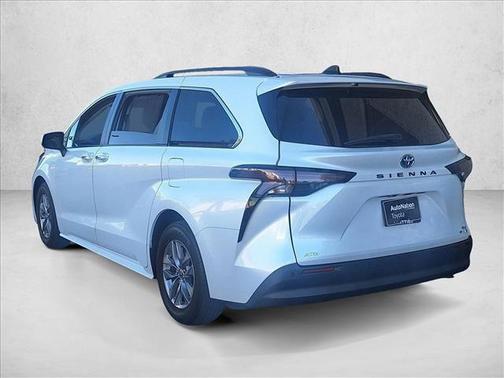 2023 Toyota Sienna XLE